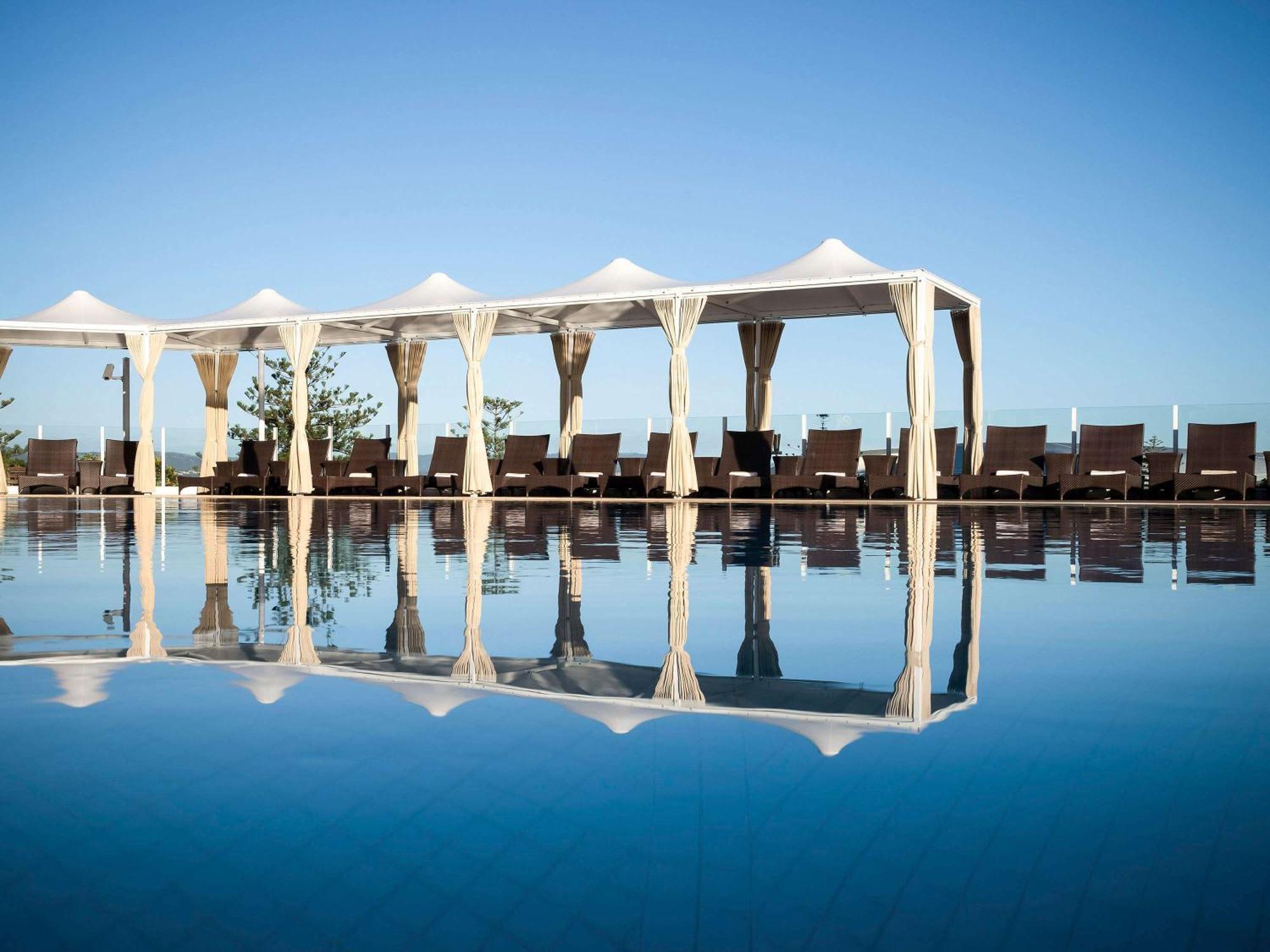 Sofitel Gold Coast Broadbeach Εξωτερικό φωτογραφία The pool at the hotel